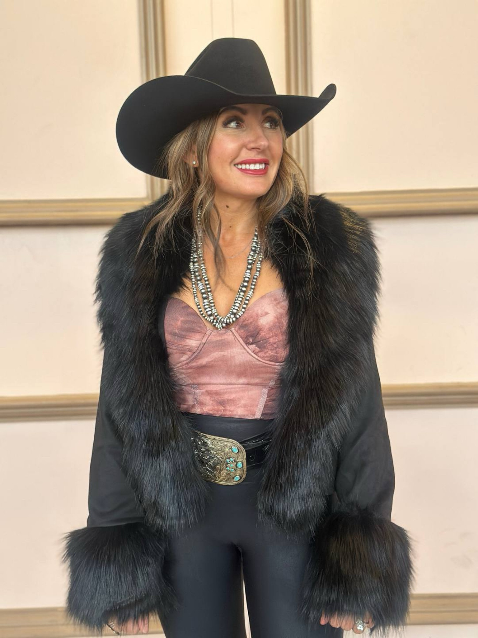 This faux suede coat with a faux fur collar and cuffs is so affordable! 

Affordable fashion
Western style
Western fashion
Rodeo outfit 

#LTKHoliday #LTKSeasonal #LTKParties