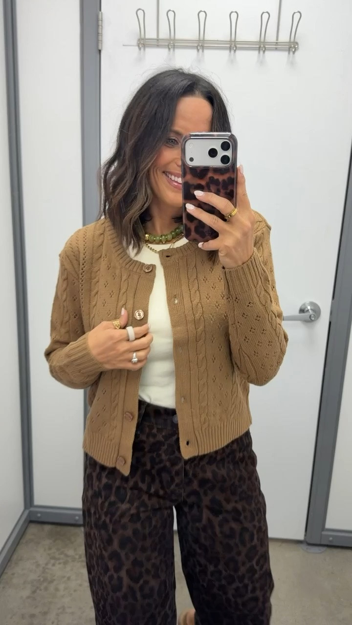 This cardigan is such a good fall staple 🤎 the cable-knit detail makes it look way more expensive than it is.

@Walmart  

size xs

#walmartfinds #walmartfashion #walmartstyle #affordablefashion #fallfashion #ltkfinds