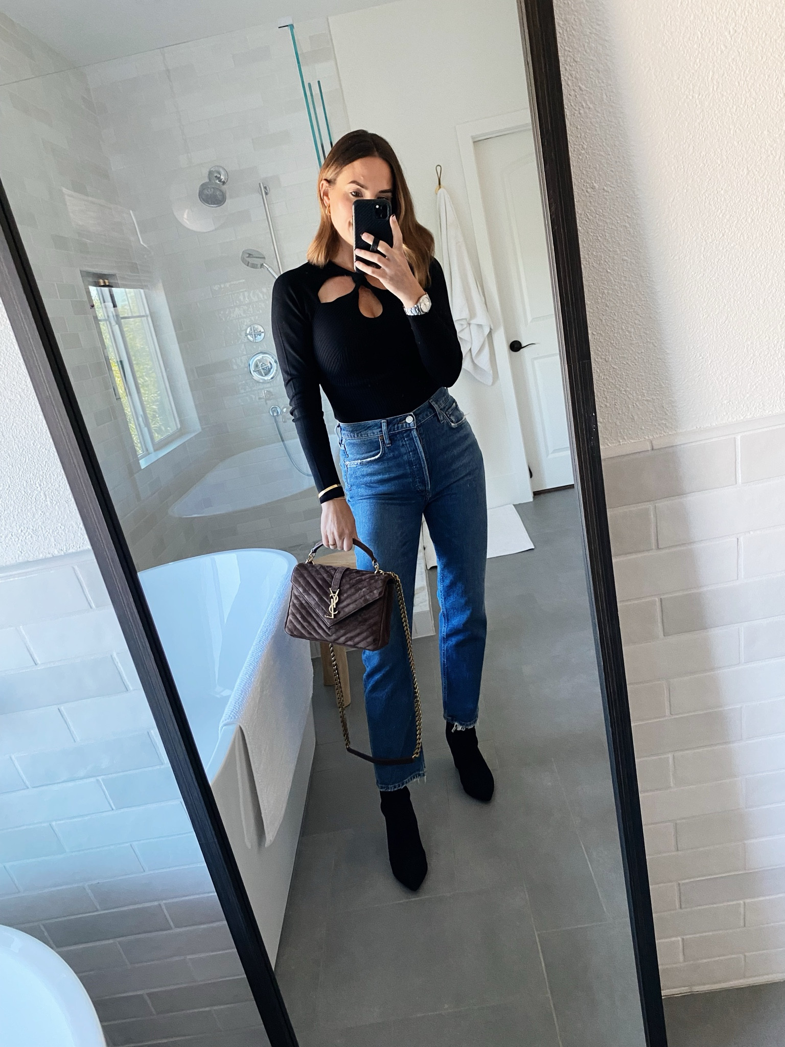 These relaxed fit Agolde jeans are classic and part of the Shopbop sale! They run tts and are great with all types of shoes. 

#LTKFindsUnder100 #LTKOver40 #LTKSaleAlert