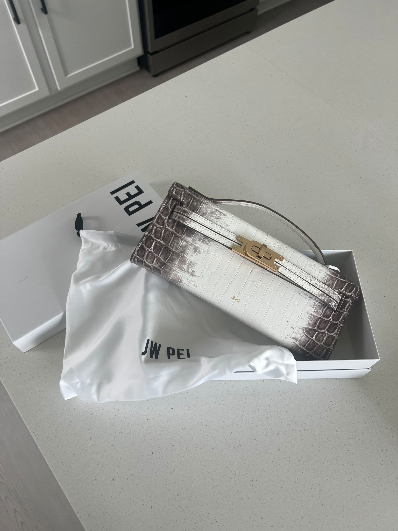 This bag is sooo elevated for this price!! #jwpei #fallbags 

#LTKSeasonal #LTKStyleTip #LTKFindsUnder100