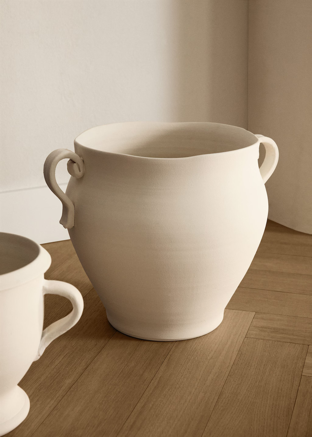 Large terracotta vase with handles off white - Home - L - MANGO HOME | MANGO (UK)