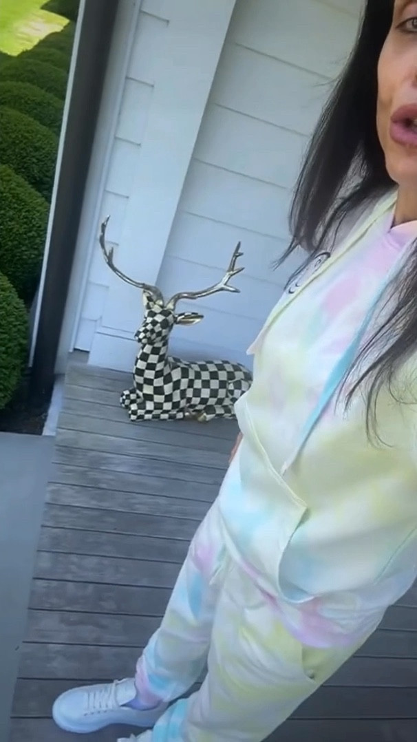 Middle-aged women and tweens dress the same. Obsessed with this sweat suit 🌈

#LTKstyletip #LTKSeasonal #LTKFind