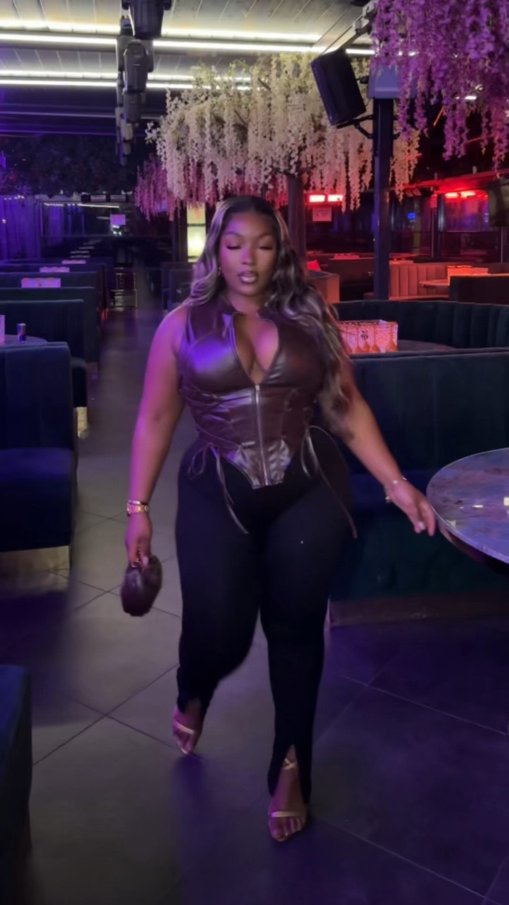 OOTN 🖤

Pretty little thing, outfit of the night, corset. Top

#LTKpartywear #LTKdatenight #LTKplussize