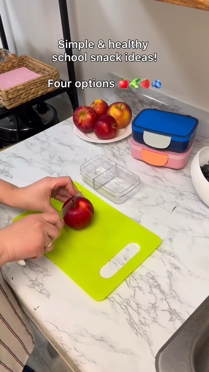 Simple & healthy school snack ideas! ✨🍎🥕 
A two-section lunchbox filled with fresh fruits and veggies—easy, nutritious, and kid-approved! 

#SchoolLunch #LunchboxIdeas #HealthySnacks #organizedliving #momlife

#LTKKids #LTKvlog #LTKdayinmylife