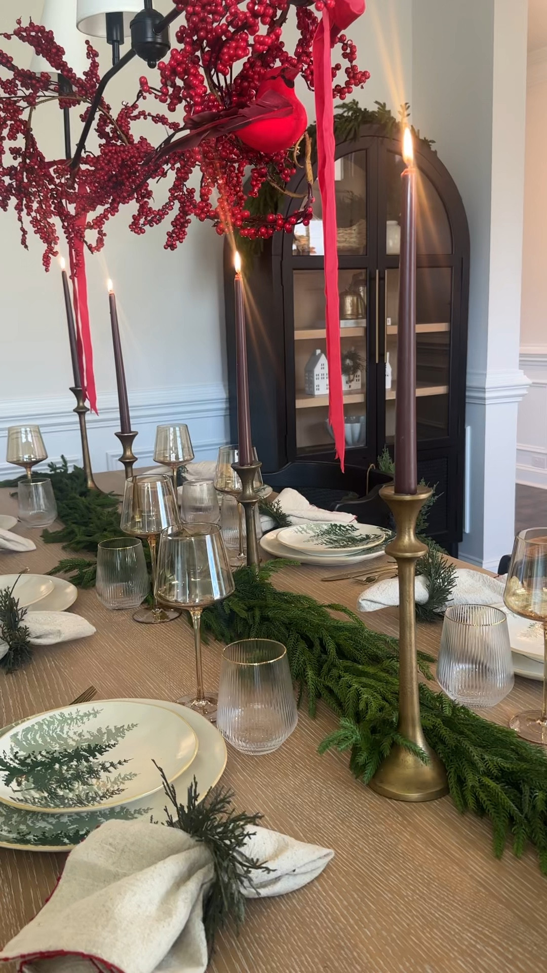 Christmas table setting 





Holiday table setting, Christmas table scape, Christmas decor , home decor, dining room , table setting, table scape 

#LTKVideo #LTKHoliday #LTKSeasonal
