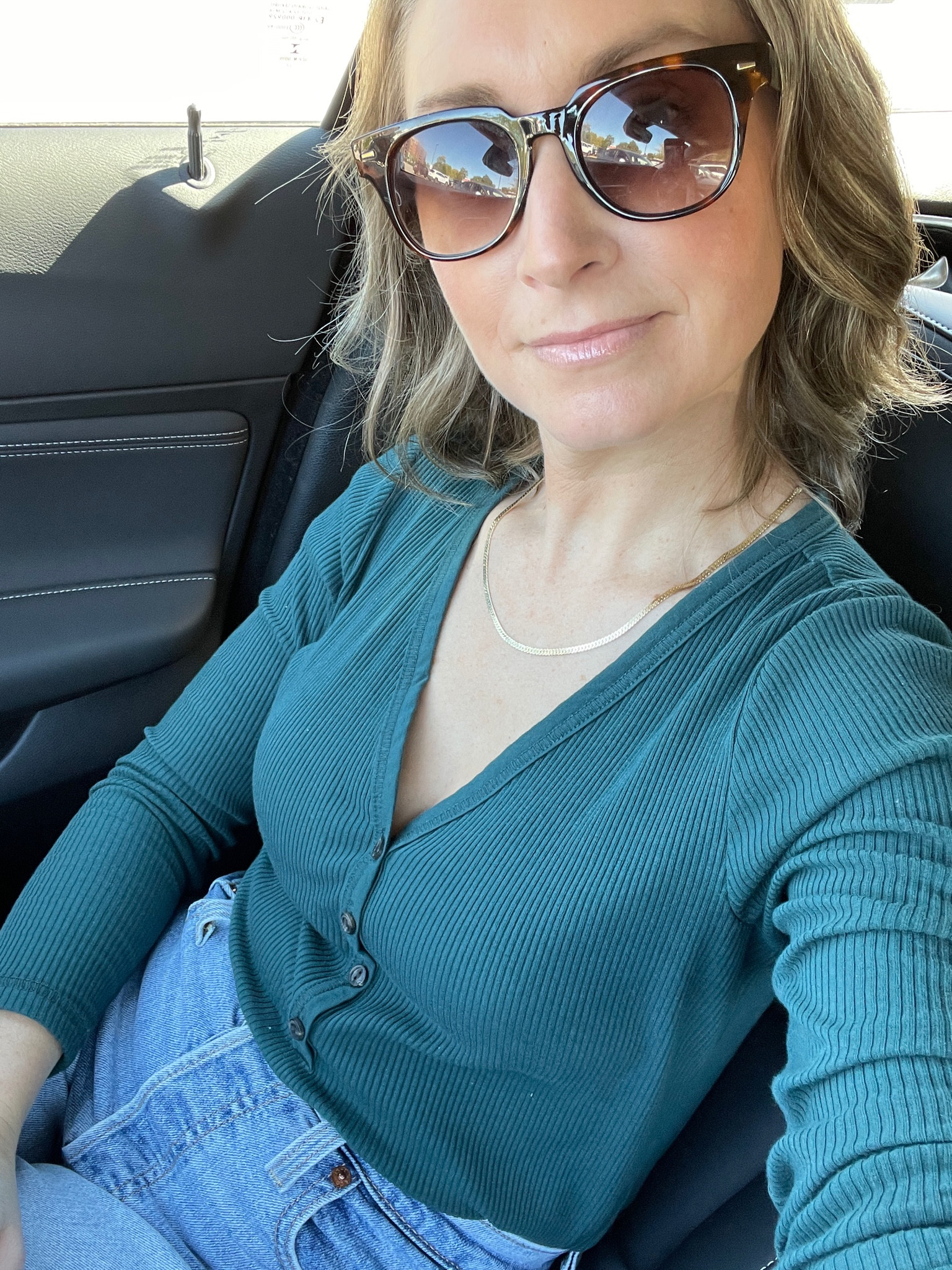 Loving this fitted henley. Green henley. Long sleeve women’s top. Fall fashion. Casual women’s top. 