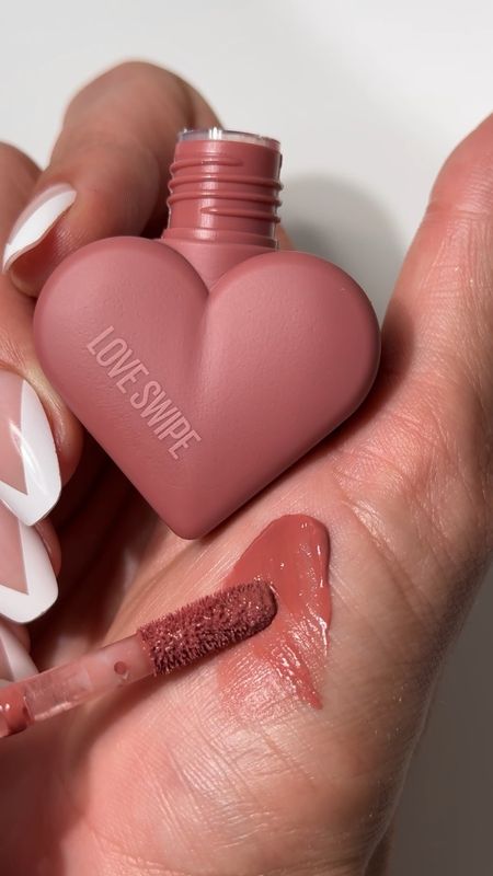 LOVE SWIPE in 02 Sweet Softie
A beautiful formula! A velvety lip mousse that doesn't completely dry down but somehow is almost 100% transfer proof and feels silky soft & nourishing on the lips

#LTKunder50 #LTKbeauty #LTKstyletip
