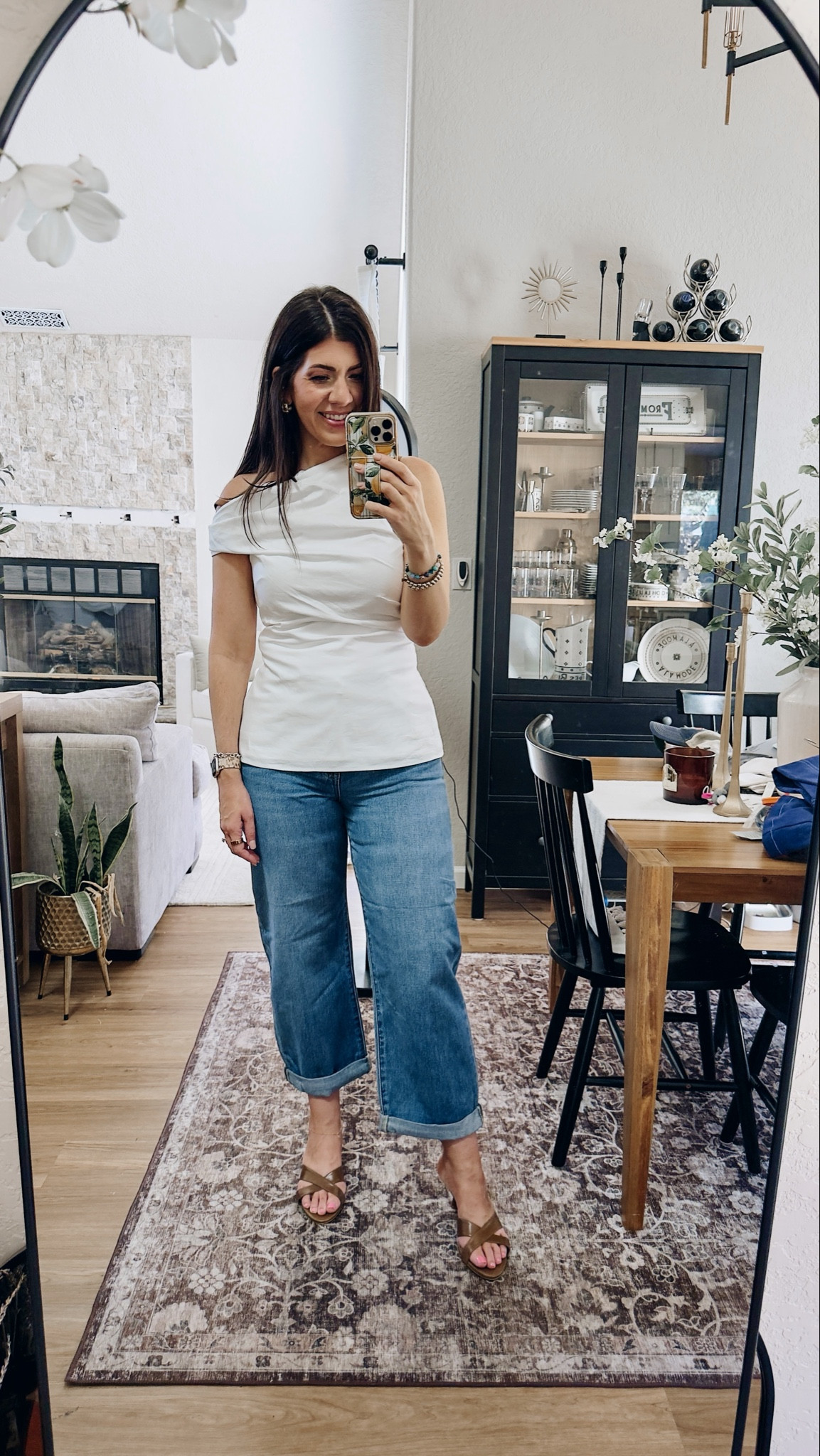 Code: MK20
In a 10 top and 29 jeans


#LTKOver40 #LTKMidsize #LTKSaleAlert