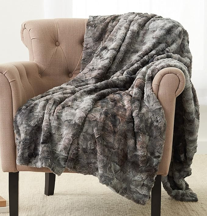 Amazon Brand – Pinzon Faux Fur Throw Blanket - 50 x 60 Inch, Frost gray | Amazon (US)