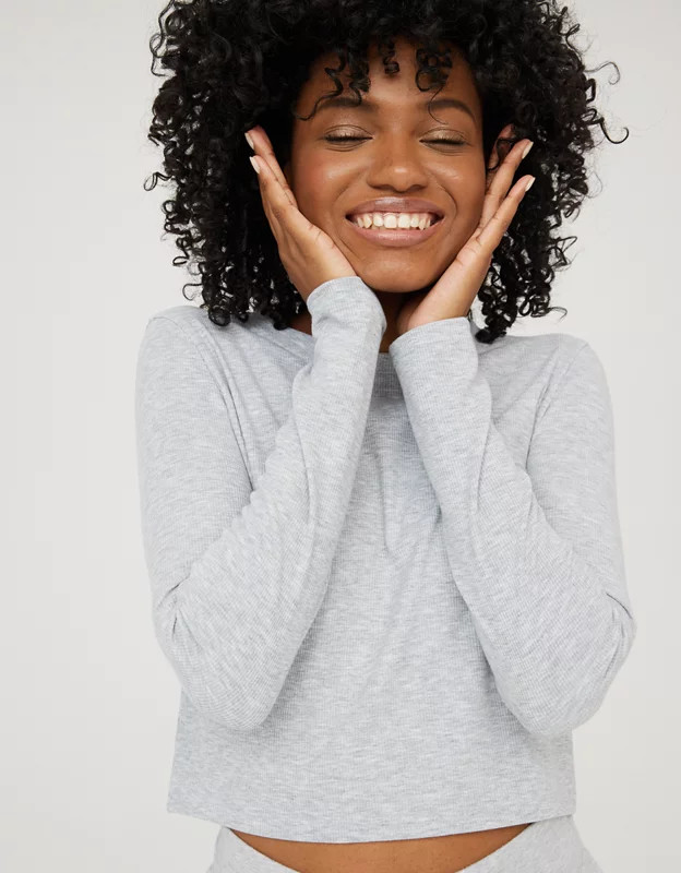 OFFLINE Ribbed Long Sleeve Cropped T-Shirt | American Eagle Outfitters (US & CA)