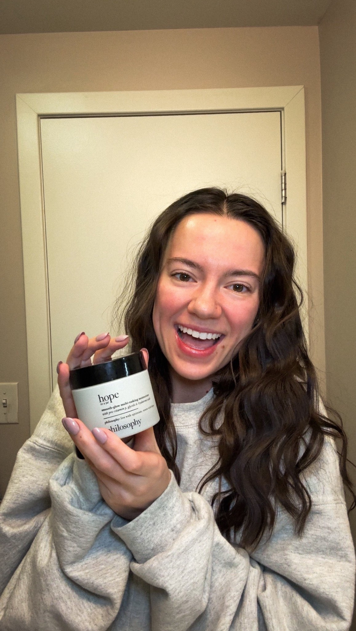 Comment “THIRTY” for the affiliate link to shop! ✨ I’m officially in my “if it makes my skin glow, I’m obsessed” era. Turning 30 is a major milestone, and it turns out the Philosophy Hope in a Jar Smooth-Glow Moisturizer and I are officially peers! 🥂

I’ve always had such sensitive skin, so I’m usually hesitant with actives, but this formula is the perfect balance of gentle and effective. It uses Glycolic and Hyaluronic acids for that instant, bouncy radiance without any of the irritation. 🧖🏼‍♀️

Want to celebrate with me? You can snag the Hope in a Jar Smooth-Glow Moisturizer for 30% off at @ultabeauty (in-store and online!) from April 5 to April 25. Let’s all age like fine wine together. 🍷✨
.
.
.
@lovephilosophy @ultabeauty #glowingskin #skincareroutine #gifted

I’m Rachel and I create content around sensitive skin, effortless routines, and finding products that actually work without the irritation. I’m always looking for that balance between gentle and effective, especially as my skin (and I) evolve.

Hope in a Jar Smooth-Glow Moisturizer review, Philosophy skincare, glycolic acid moisturizer, hyaluronic acid moisturizer, gentle exfoliating moisturizer, moisturizer for sensitive skin, glowing skin routine, hydrating face cream, skincare for turning 30, anti-aging skincare for sensitive skin, daily moisturizer for glow, Ulta Beauty skincare sale, spring skincare routine, radiant skin products

#LTKPetite #LTKmorningroutine #LTKselfcare