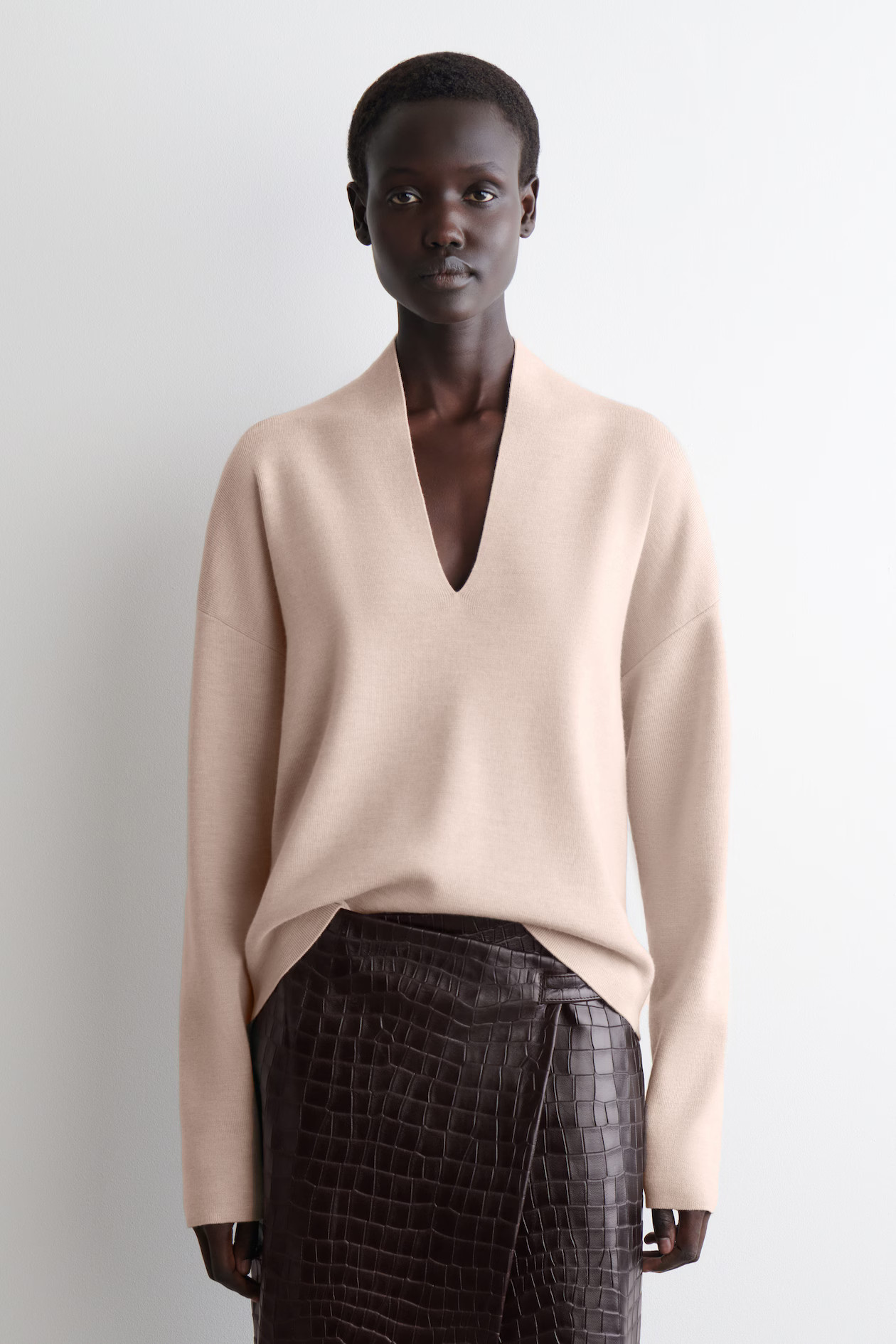DRAPED MERINO WOOL V-NECK SWEATER - BEIGE MÉLANGE | COS US | COS (EU)