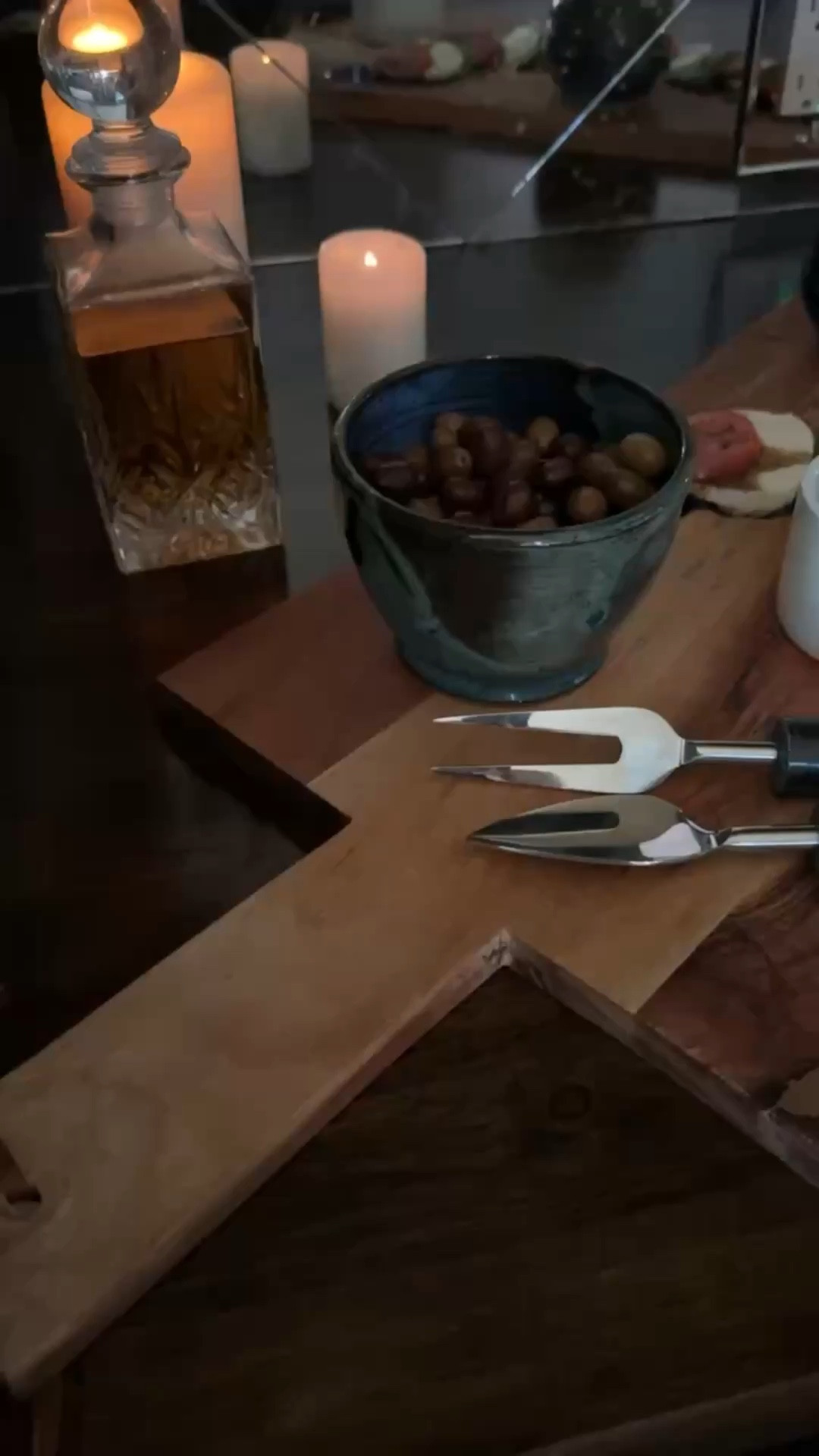 A charcuterie board set up that makes hosting feel effortless and inviting. Layered textures, rich colors, and simple pairings turn a small spread into a beautiful centerpiece for gathering. 🧀🍇 

#CharcuterieBoard #EntertainingAtHome #HostingInspo #TimelessEntertaining #HomeDecor #DesignDetails #callsigndesign