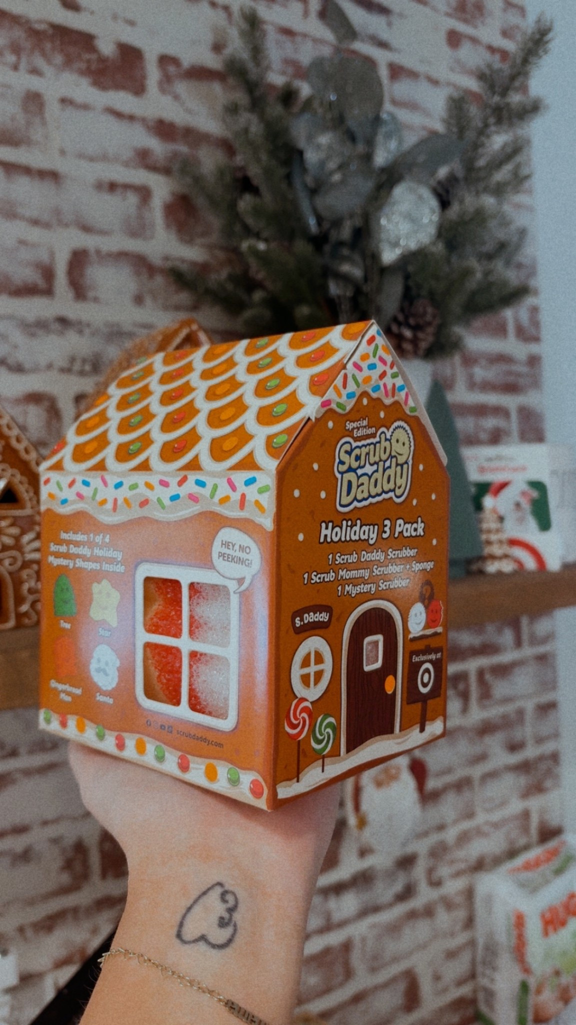 ✨ Gingerbread-house cleaning vibes only ✨
Scooped the cutest holiday Scrub Daddy set and I’m obsessed. Perfect for gifting… or keeping for yourself. 🤭🍬
#LTKhome #LTKholiday #scrubdaddy

#LTKHome #LTKHoliday #LTKGiftGuide