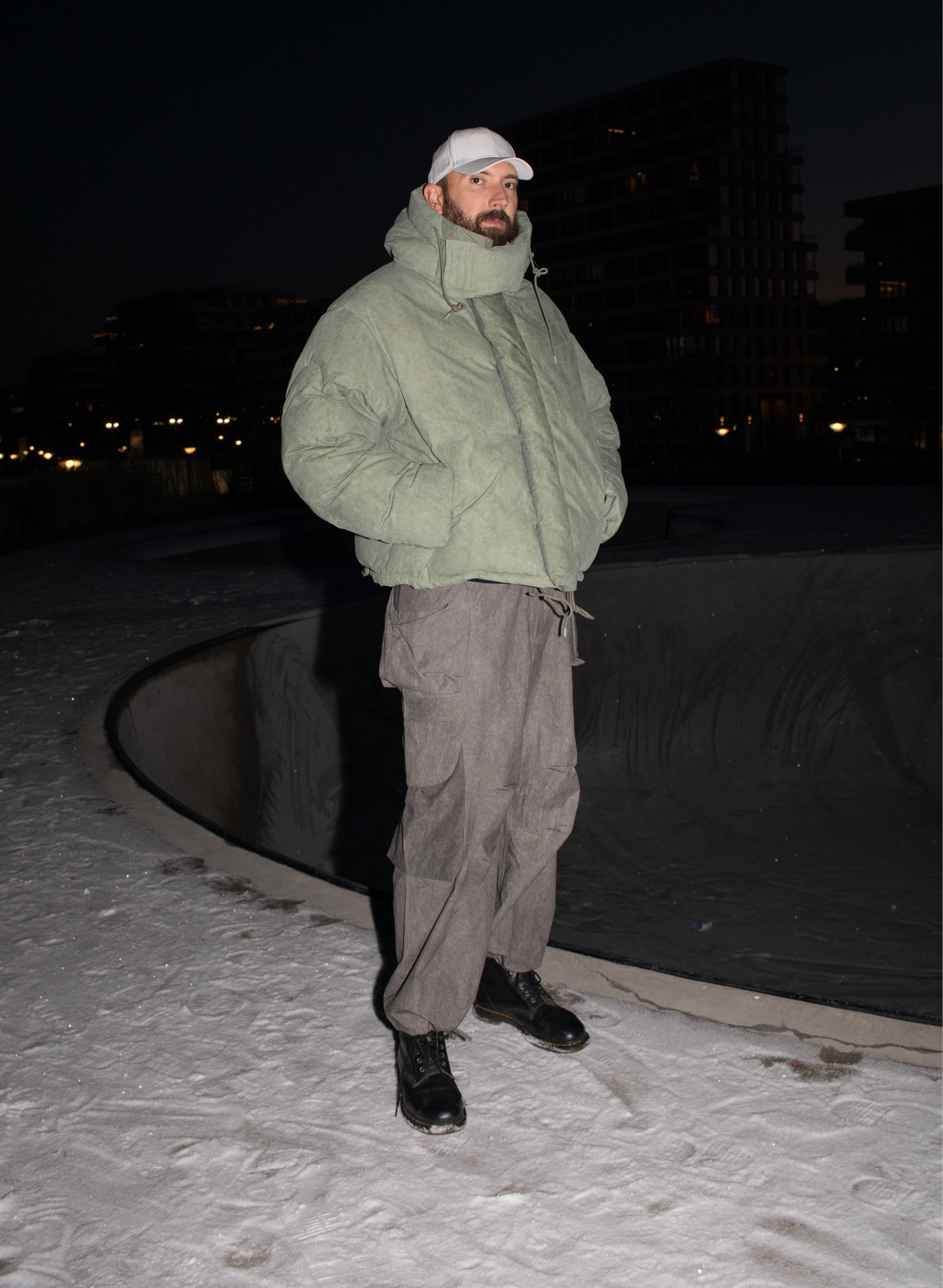 Night walk in the snow in what is now my favorite fit from 2022 ❄️ love this puffer in military dust and the cargo pants in light slate via @MYTHERESA.COM
#Mytheresa AD

#LTKeurope #LTKmens #LTKfit