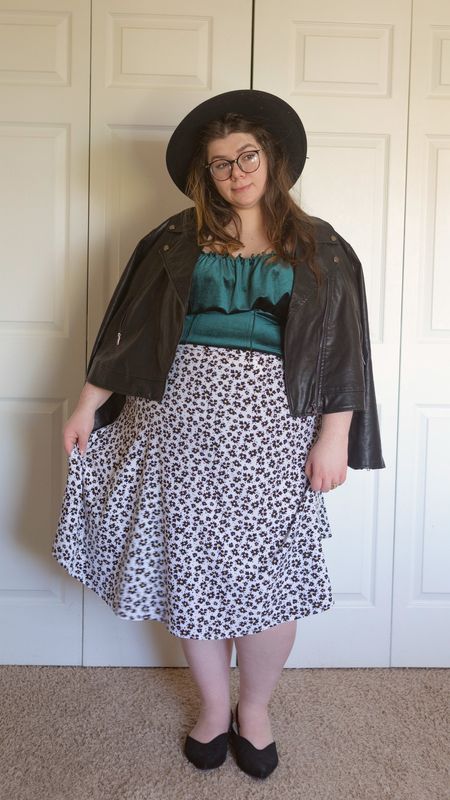 Plus size leather jacket outfit 