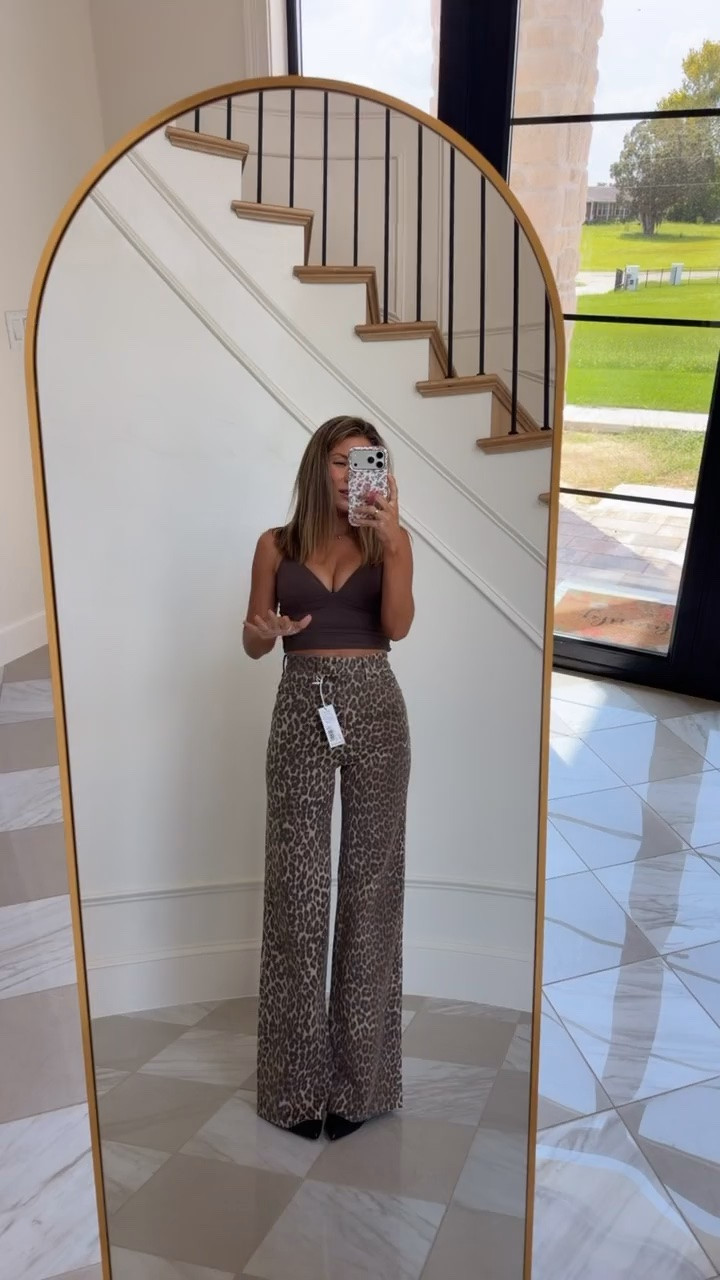 These leopard pants are so cute and fun for fall outfits!

#LTKootd #LTKSeasonal