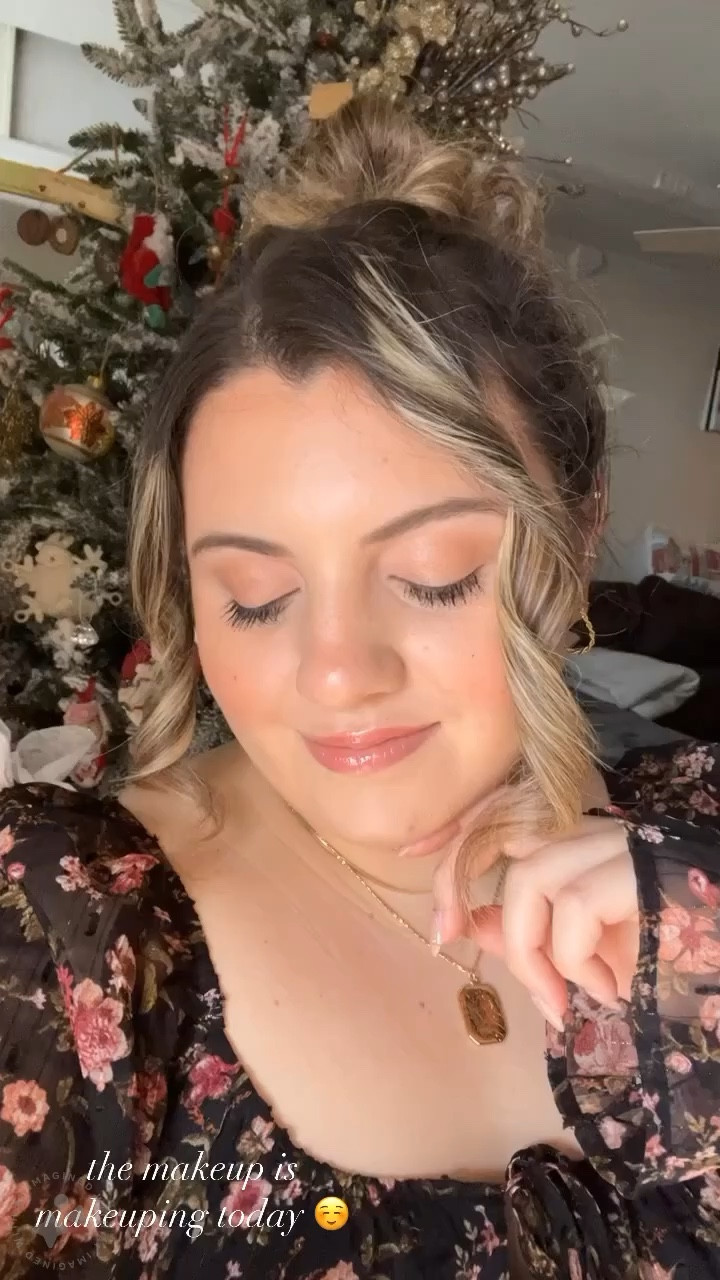 Glowy makeup favorites 

#LTKfindsunder50 #LTKbeauty #LTKfindsunder100