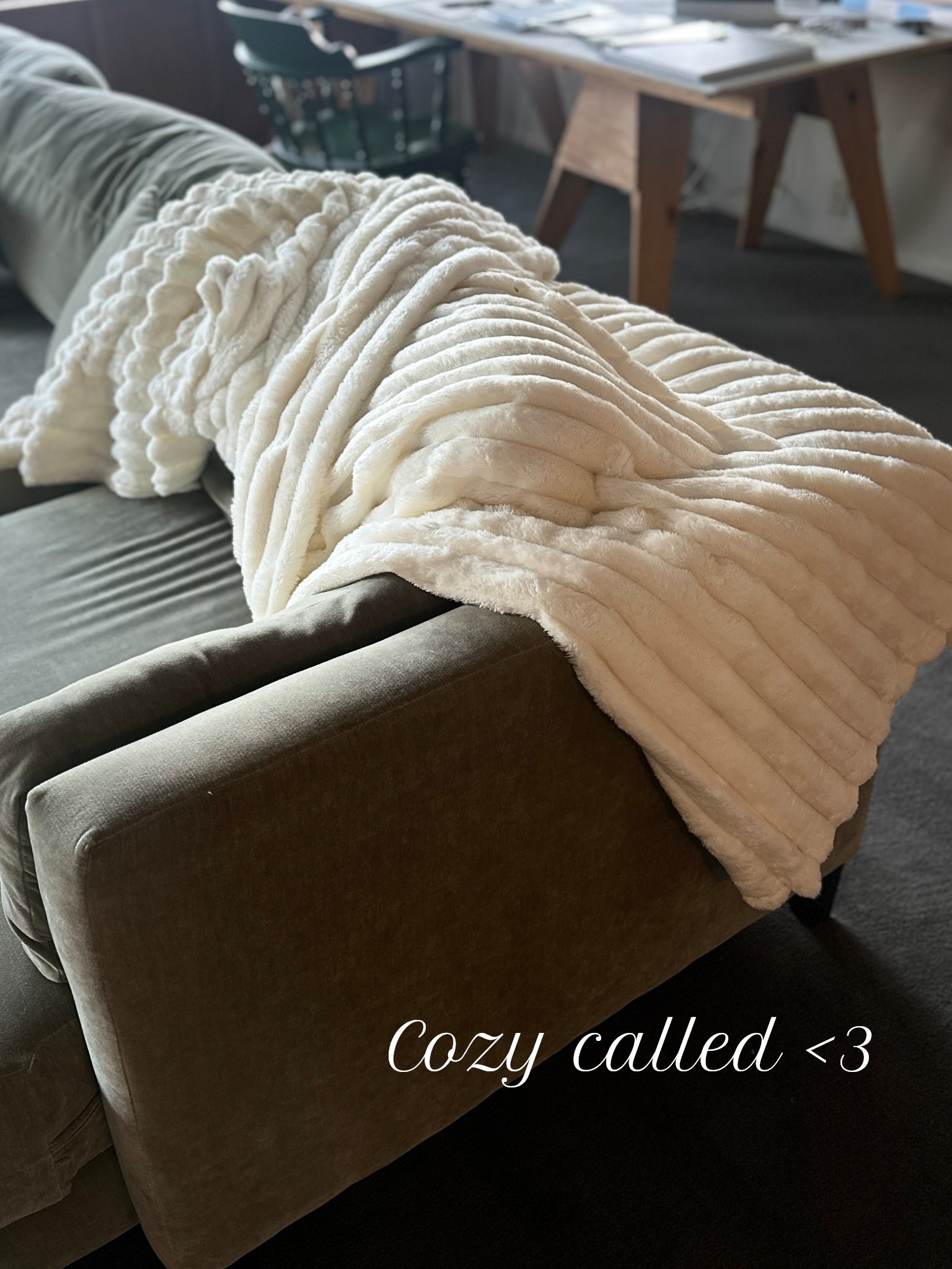 We answered, coziest blanket from the Fleece Co  use code DIANA47815

https://www.thefleececompany.com/DIANA47815

#LTKSeasonal #LTKGiftGuide #LTKHoliday