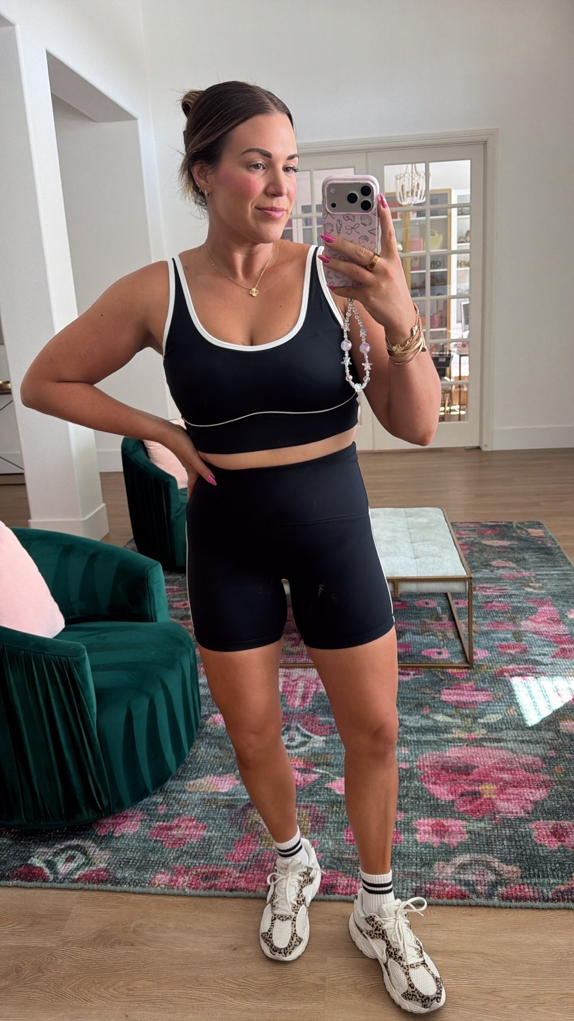 curvy midsize black with white trim workout look! wearing size large in sports bra and shorts 🖤🤍

#LTKfitnessgoals #LTKMidsize #LTKActive