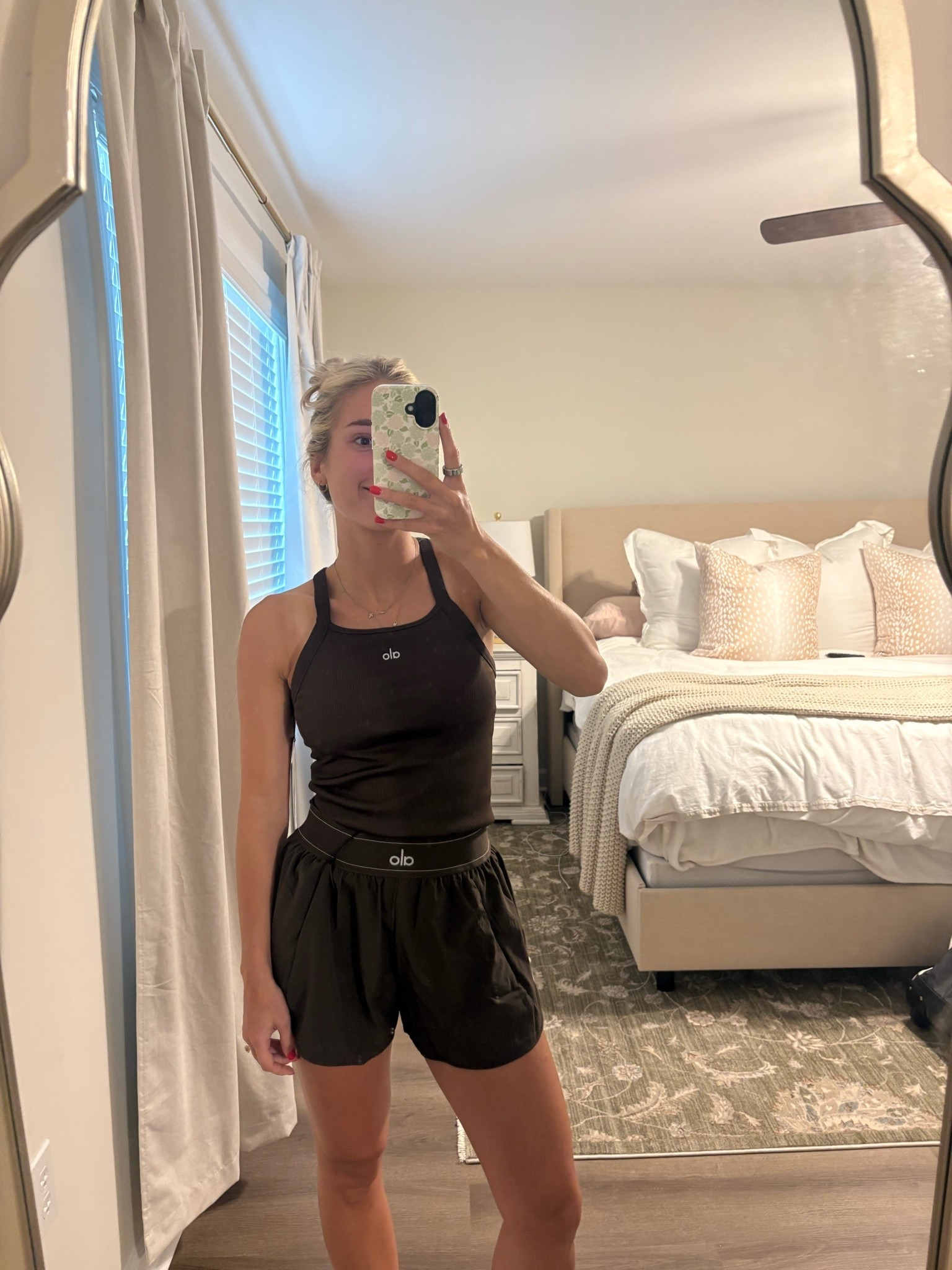 About to order this set in every color!!! Obsessed with this from Alo!🤎

#LTKfitnessgoals #LTKActive