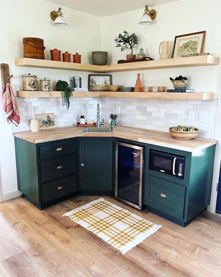 Did we mention this #guesthouse literally started as a shed?!? Unbelievable transformation top to bottom - including this adorable kitchenette! #wimberleyprojectwsh
#WoodlandsStyleHouse #WoodlandsStyleHouseATX
Construction: @wimberleyrestorationco 

#LTKhome #LTKunder50 #LTKstyletip