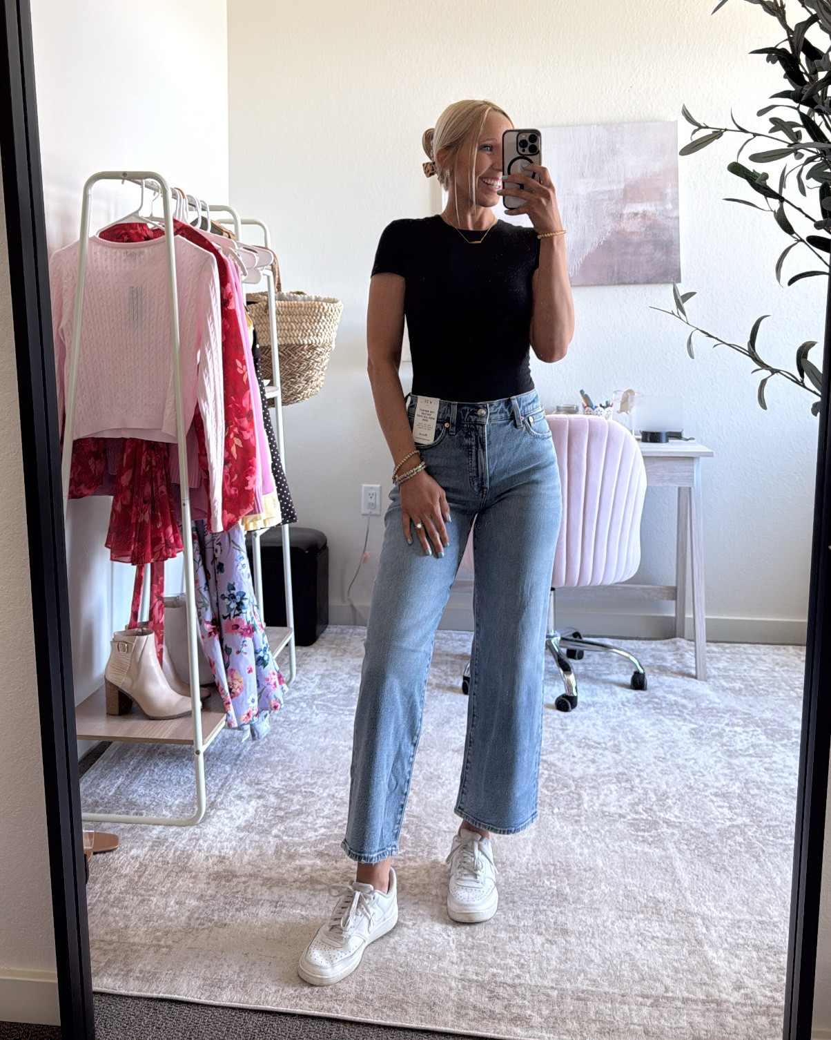 Ordered four different pairs of @Madewell - these are The Perfect Vintage Wide Leg Cropped jeans ☺️

They fit SO GOOD! 🙌🏻 in my true size 25, in standard length. The inseam is 27” and I am 5’6” 💛 I love the cropped denim look for Summer!

Madewell denim, Madewell jeans, wide leg jeans, cropped wide leg jeans, light wash jeans, jeans try on, Madewell try on, cropped jeans

#LTKootd #LTKgrwm #LTKSeasonal