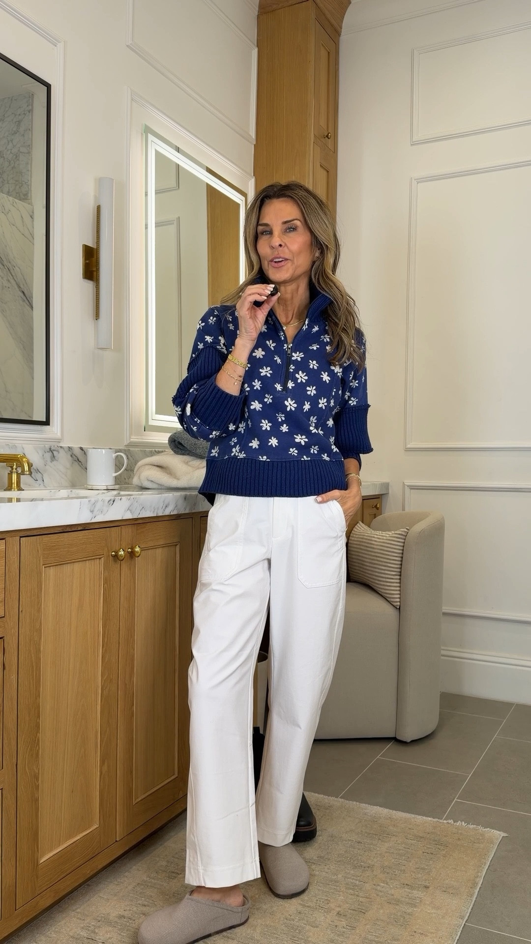 I’m 5’6’’. Athleta 30% off sale happening now!
-Pants TTS, wearing a 0
-Daisy sweatshirt I oversized to a medium

#LTKOver40 #LTKootd #LTKSaleAlert