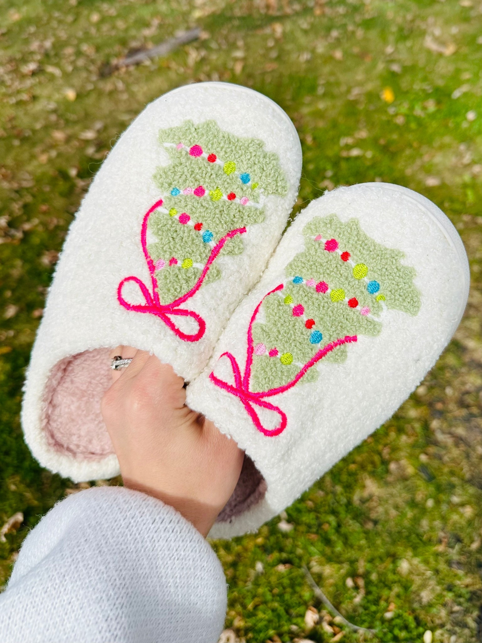 Hot cocoa, fuzzy socks, and these slippers = holiday perfection 🎅
#LTKCozy #LTKHoliday #LTKUnder50


#LTKHoliday #LTKFindsUnder50 #LTKSeasonal