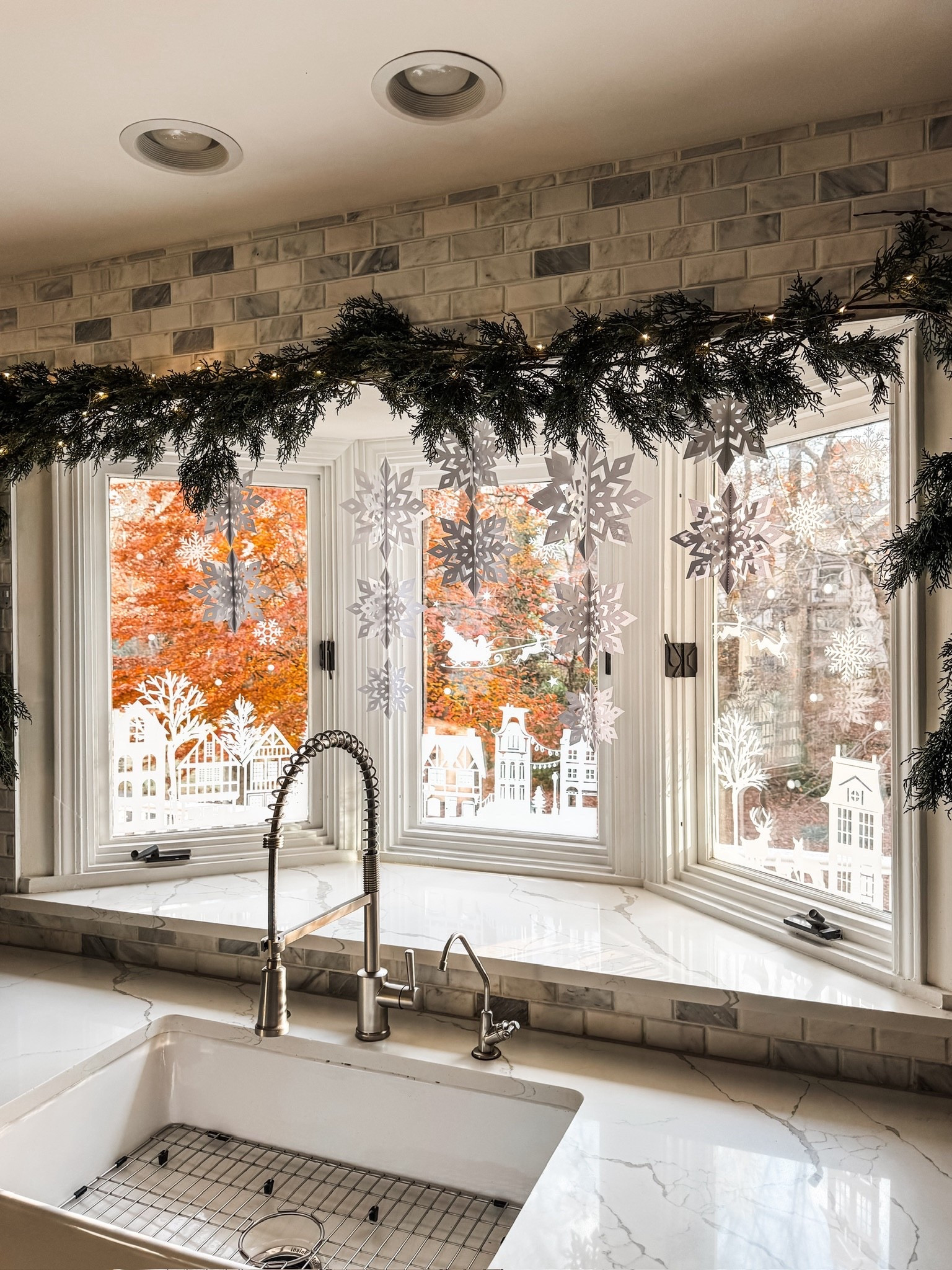 A dreamy holiday view while doing the dishes ✨
The paper snowflakes, white winter village window decals, and the cedar-lit garland transform this bay window into a Christmas storybook scene.
#eanesinteriors #holidayhome #windowdecor #christmasmagic #snowflakewindow #holidaystyling



#LTKHome #LTKHoliday #LTKSeasonal