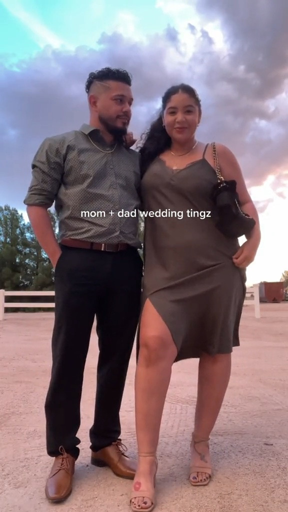 Couples Fall Wedding guest outfits | olive green dress


Wedding guest, couple outfits, couple ootd, fall wedding details, matching couple outfits

#LTKwedding #LTKHoliday #LTKunder50