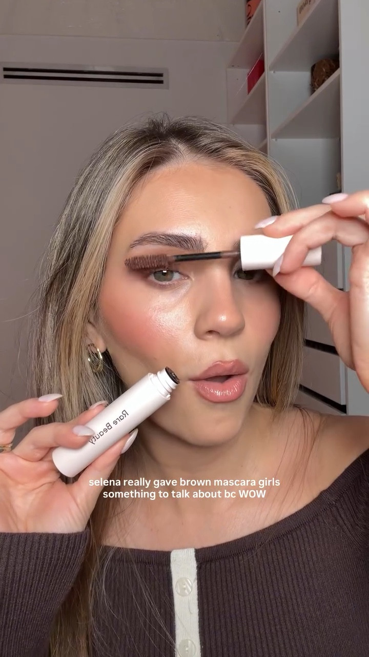 brown mascara is my personality @rarebeauty you ate 🍪 #brownmascara #newmakeup #beauty #mascarareview