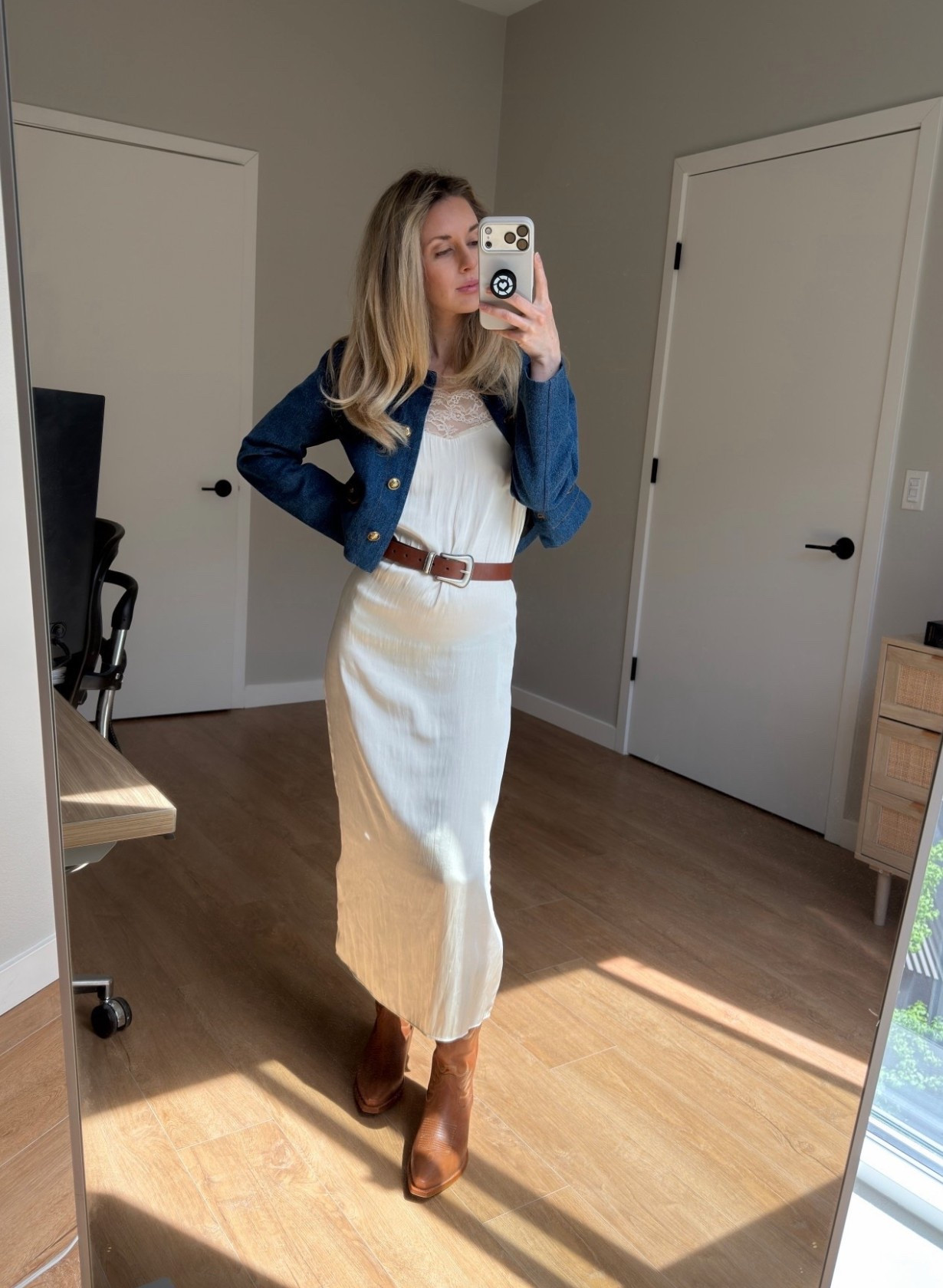 Boots + belt to anchor the look and suddenly it’s a full outfit moment. @renttherunway #rtrpartner #rtrmuse

Perfect for:
• weekend plans
• casual date night
• spring days that start chilly and end warm

Everything is linked✨

#ltkstyle #springoutfits #effortlessstyle #everydayoutfit #denimjacket #neutralstyle #capsulewardrobe #casualchic

#LTKootd
