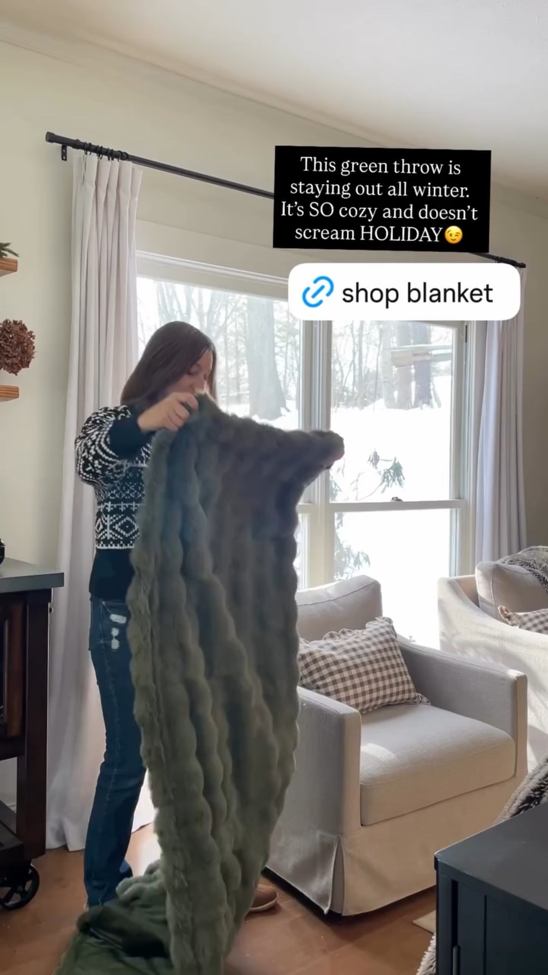 This green throw is staying out all winter.  It’s SO cozy and doesn’t scream HOLIDAY😉