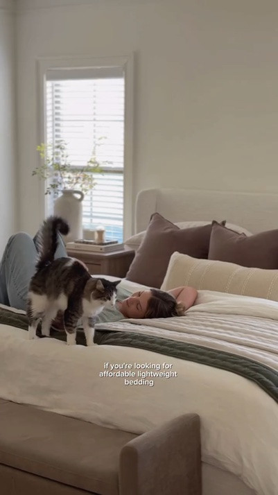 If your bed feels like it’s missing something... this is probably it. 👀

Layering your bedding is the easiest way to get that cozy, designer bedroom look. This quilt from @amazon is lightweight enough for summer, perfect for layering year-round, and gives your bed that cozy, luxury hotel feel ✨

#MasterBedroomStyling #AmazonHome #AmazonFinds #wdcozy #wdcozyquilts

#LTKmomlife #LTKHome #LTKSaleAlert