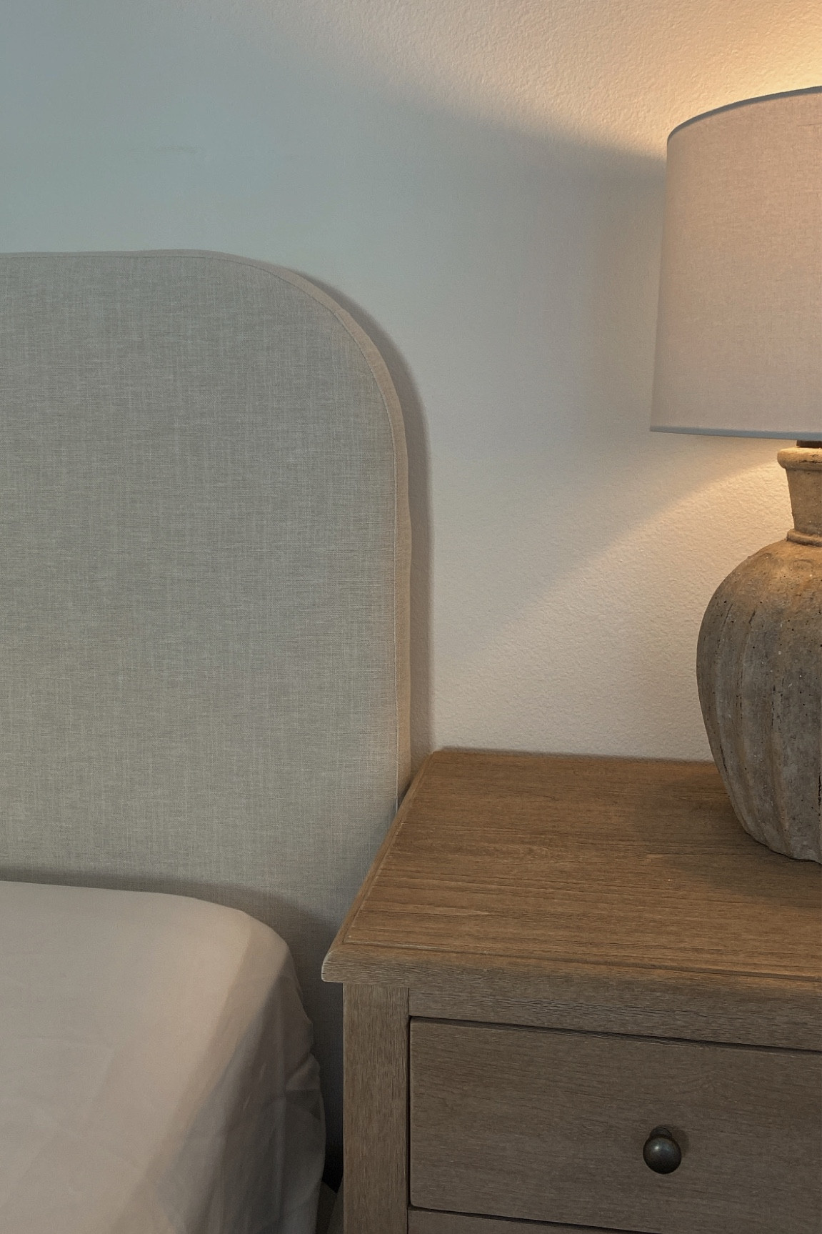 Organic Neutral Bed Furniture that feels like a cloud ☁️


#neutralhome #bedroomdecor #bedroomfurniture #organicbedroom #neutralbedroom #neutralbed #linenbed #mattress #nightstands 

#LTKhome