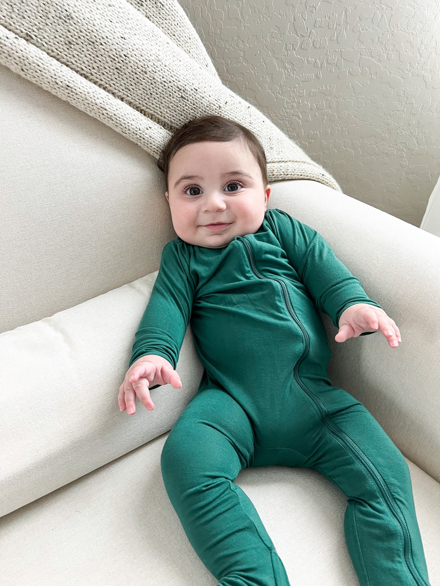 KYTE baby zip-up 6-12M // in emerald! 

#kytebaby #kytebabypjs #kytebabyzipup #kytebabyonesie #baby #babypjs #babypajamas #babyonesies #babyonesie #onesies #pajamas #babyboy #babyclothing #babyoutfits #babystyle #kids #greenzipup #greenpjs #christmaspjs #babychristmas #babychristmaspjs #holidaypjs #holidaybabypjs #babyfooties #zipupfooties 

#LTKHoliday #LTKkids #LTKbaby