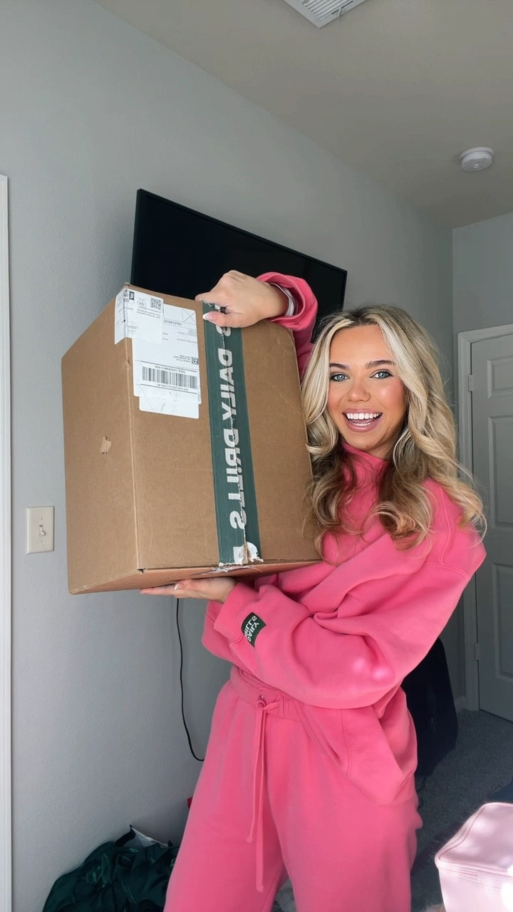 DAILY DRILLS MYSTERY BOX HAUL + NICKS CHRISTMAS HAUL🎁🎁🎁

#LTKstyletip #LTKbeauty #LTKSeasonal
