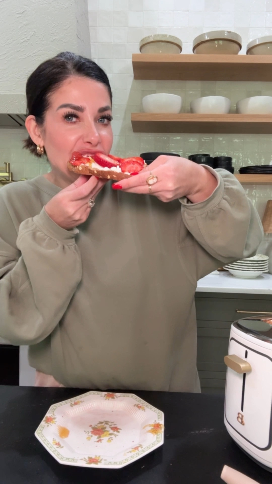 Love this healthy snack! Whole grain toast with cottage cheese, fruit and honey! Great source of protein and keeps me fuller longer! 

Savory:
	•	Cherry tomatoes + basil + balsamic drizzle
	•	Sliced cucumber + everything bagel seasoning
	•	Smoked salmon + dill + cracked pepper
	•	Avocado + chili flakes

Sweet:
	•	Honey + cinnamon + berries
	•	Sliced banana + almond butter drizzle
	•	Peach slices + granola


#easysummerrecipe

Easy summer recipe. Summer snack. Healthy summer snack idea. Amazon finds. Amazon fashion. Walmart Beautiful appliances. Summer kitchen  

#LTKHome #LTKSeasonal #LTKSummerEdit