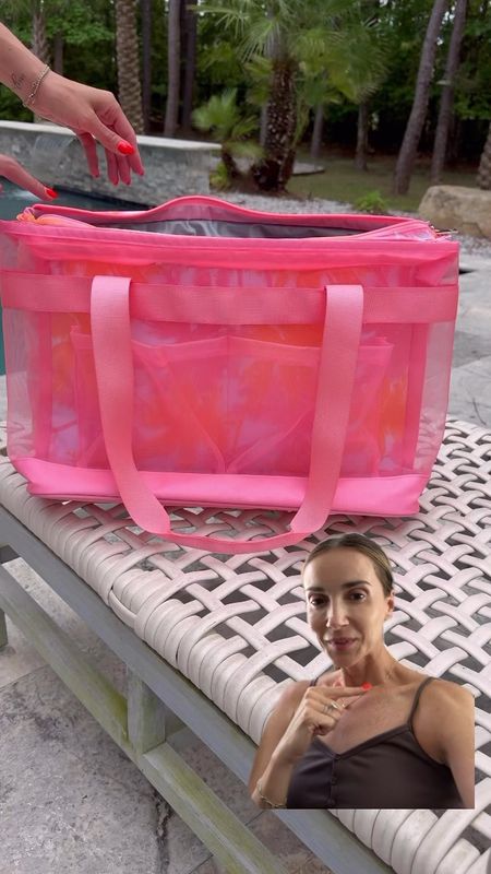 $17 beach tote with insulated compartment 