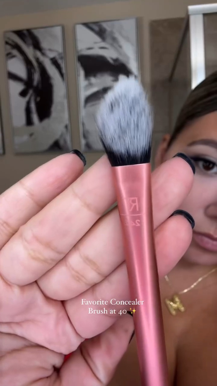 Obsessed ✨  @realtechniques concealer brush it’s so good ❤️ Once I turn 40 I prefer brushes these days! #realtechniques

Comment 👉🏼 “shop ” to get the 🔗 sent to your DM 💭 #explore 



#LTKBeauty #LTKVideo #LTKStyleTip