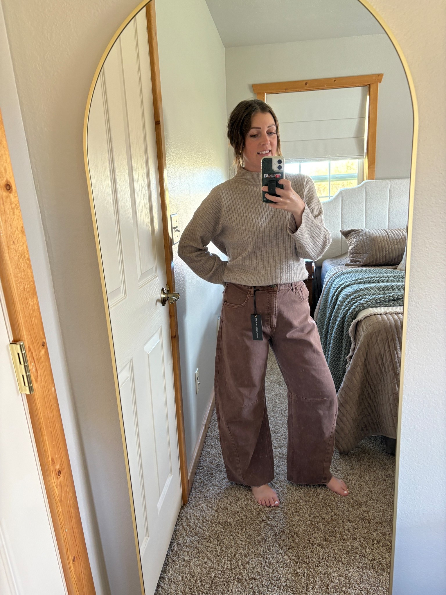 Brown barrel jeans 

#LTKStyleTip #LTKBeauty #LTKFindsUnder100