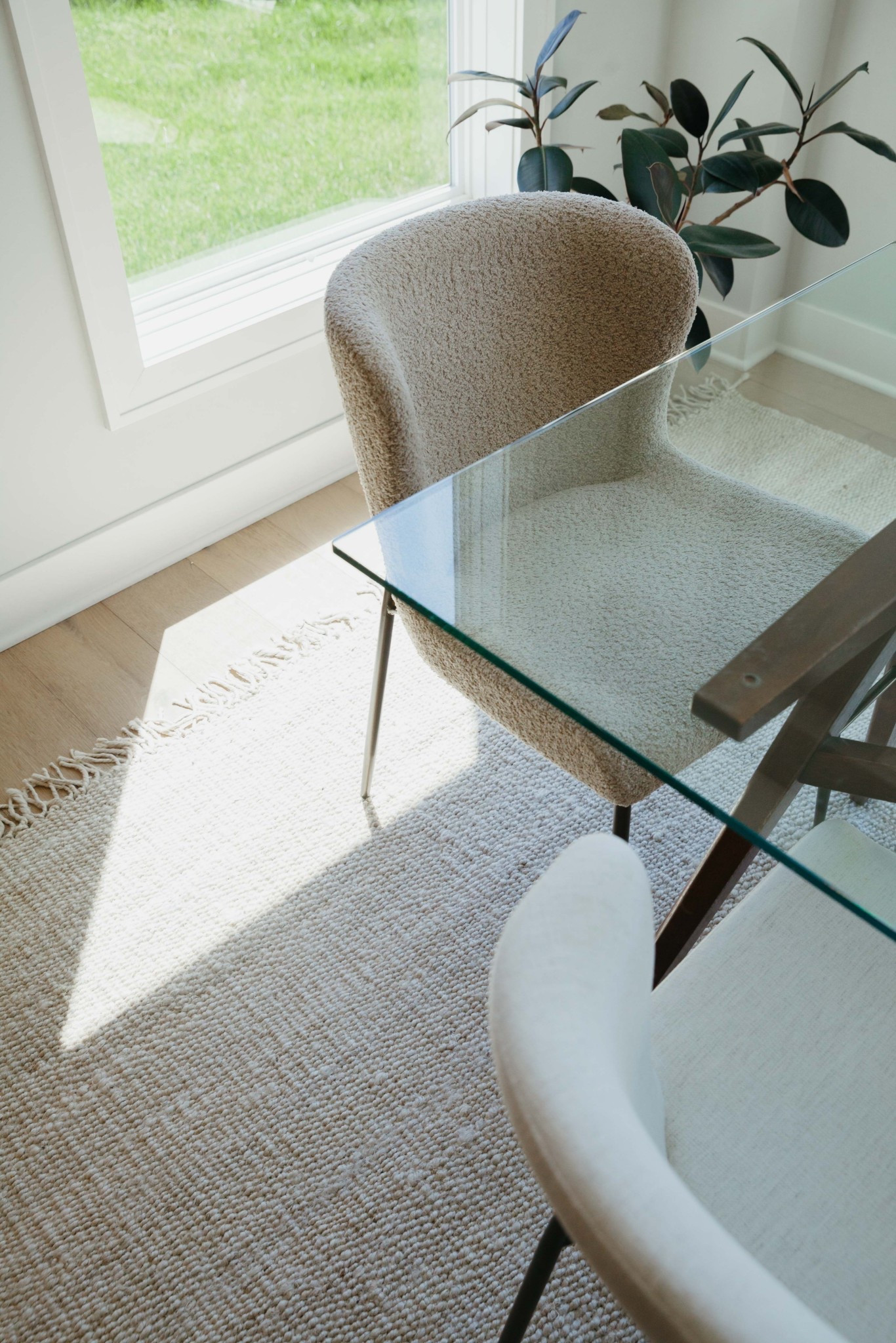 Jute rug & boucle dining chair for a neutral home

#LTKHome #LTKFamily #LTKSeasonal