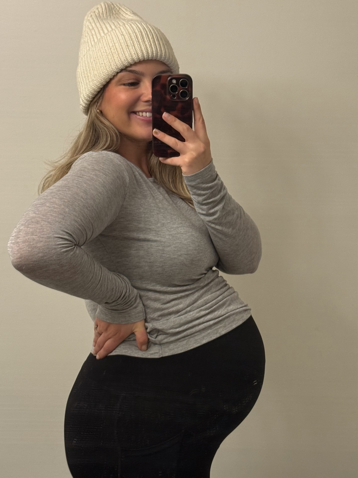 Snapping all the baby bumps before the bumpies are no longer 🤍🤭

Wearing a size L in top 