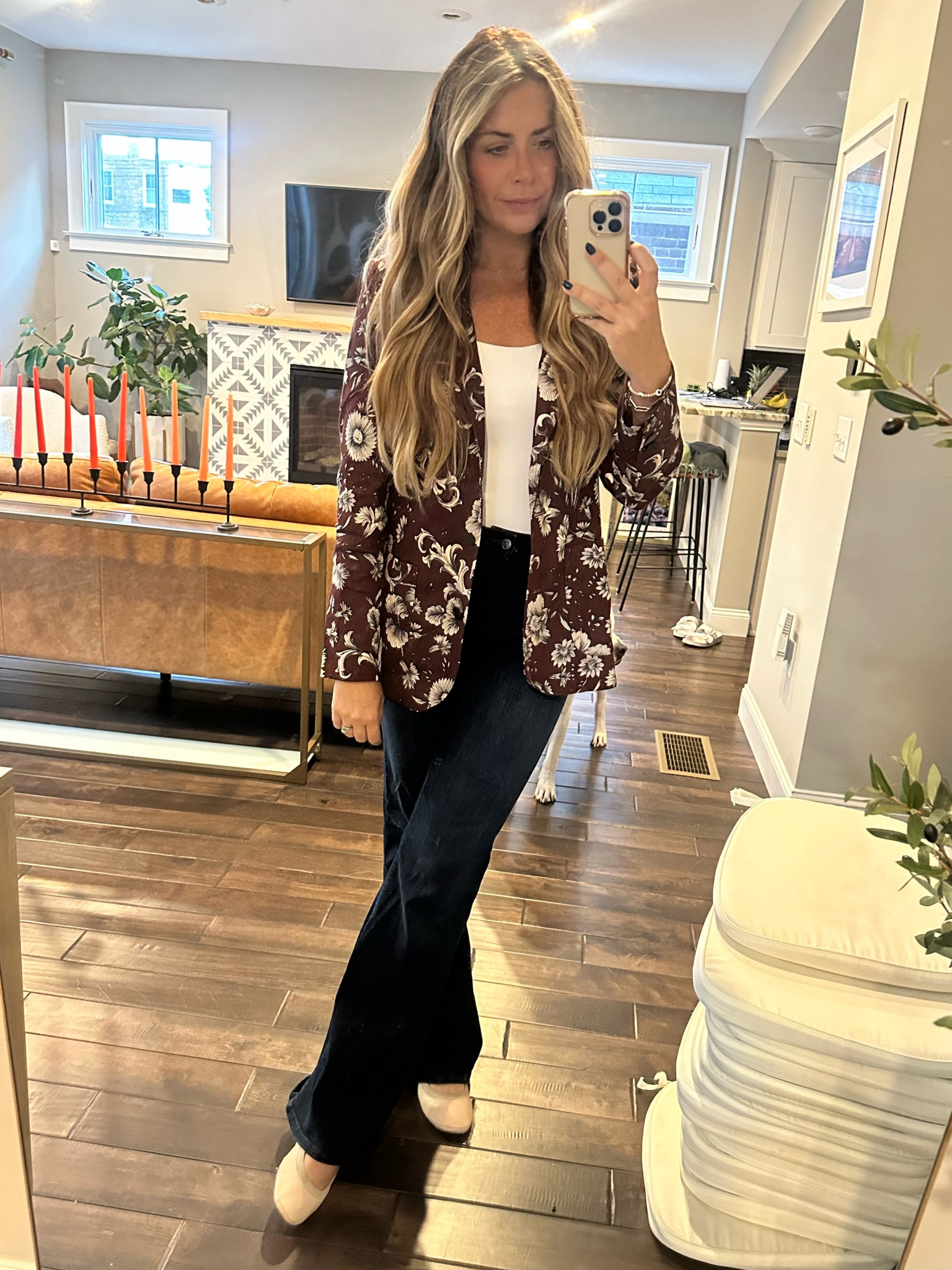 Floral blazer and flare jeans 👖🌼. The matching anthro pants are on sale. The say low rise but they are def mid to high. Highly recommend! 