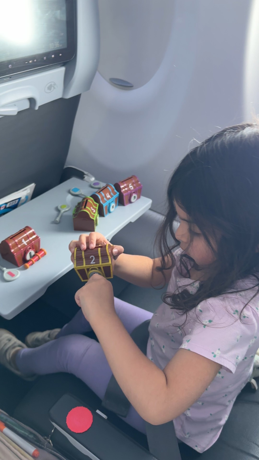 This little treasure chest set with keys and trinkets kept Bella so busy during our flight plus bonus it’s helping with her fine motor skills!! 🏴‍☠️ don’t worry I wiped down the tray table lol also going to link a rock set that you crack open to find gems…she loved that one too!


Restaurant toys, travel toys, toddler toys, fine motor skills, travel toys for kids, 

#LTKFindsUnder50 #LTKTravel #LTKKids