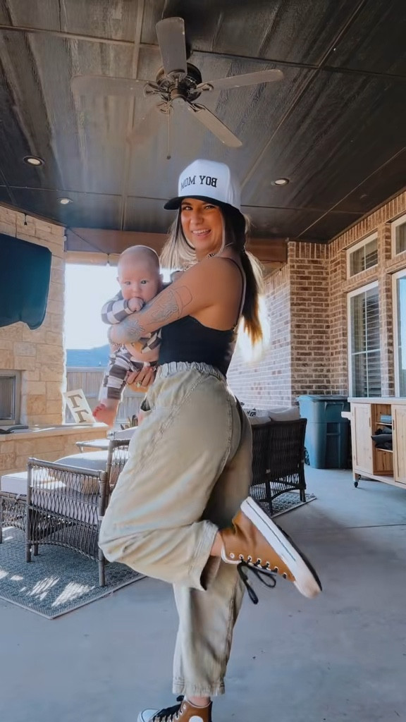 Mom ootd 🤍

#LTKStyleTip #LTKFindsUnder100 #LTKActive