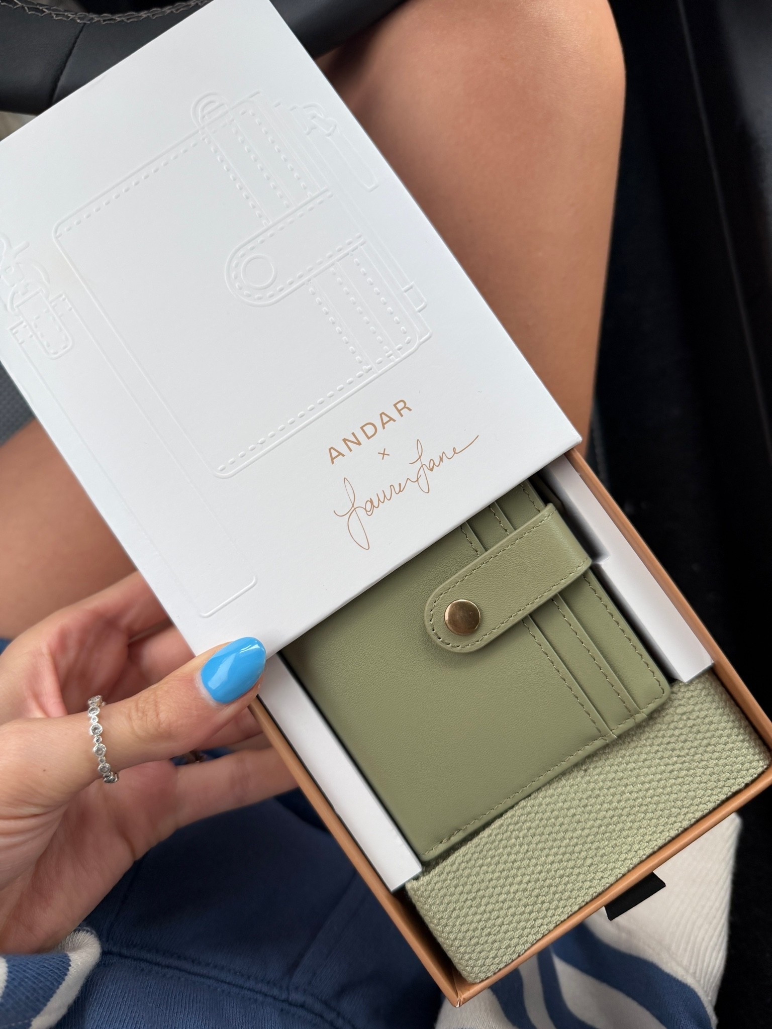 New Andar — I’ve had mine for 5 years and I’m still loving. Grabbed this new pistachio color for a Mother’s Day basket this weekend! They hold up so well and it’s easy to carry! #wallet #andar