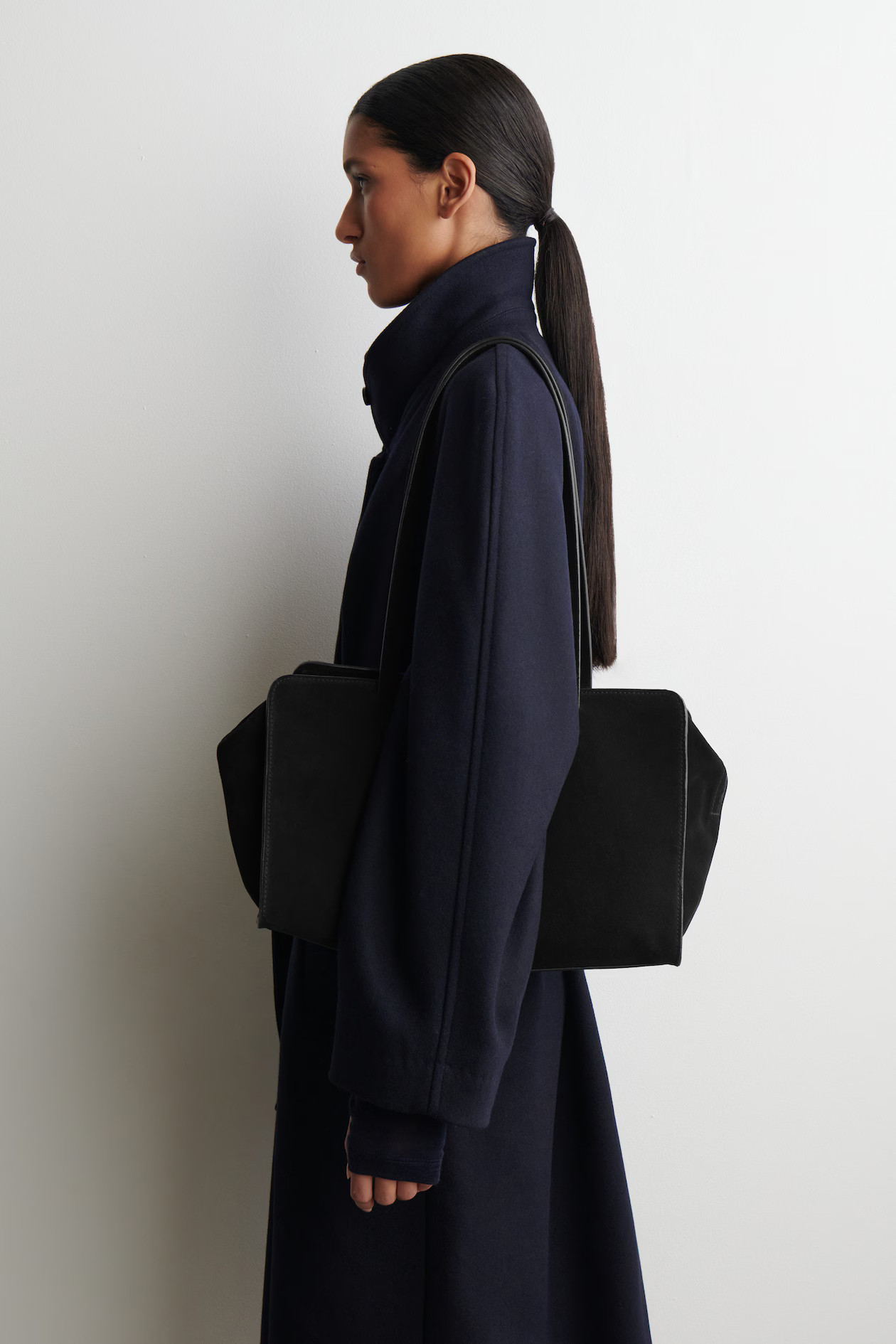 MARAIS BOWLING BAG - SUEDE - BLACK | COS US | COS (EU)