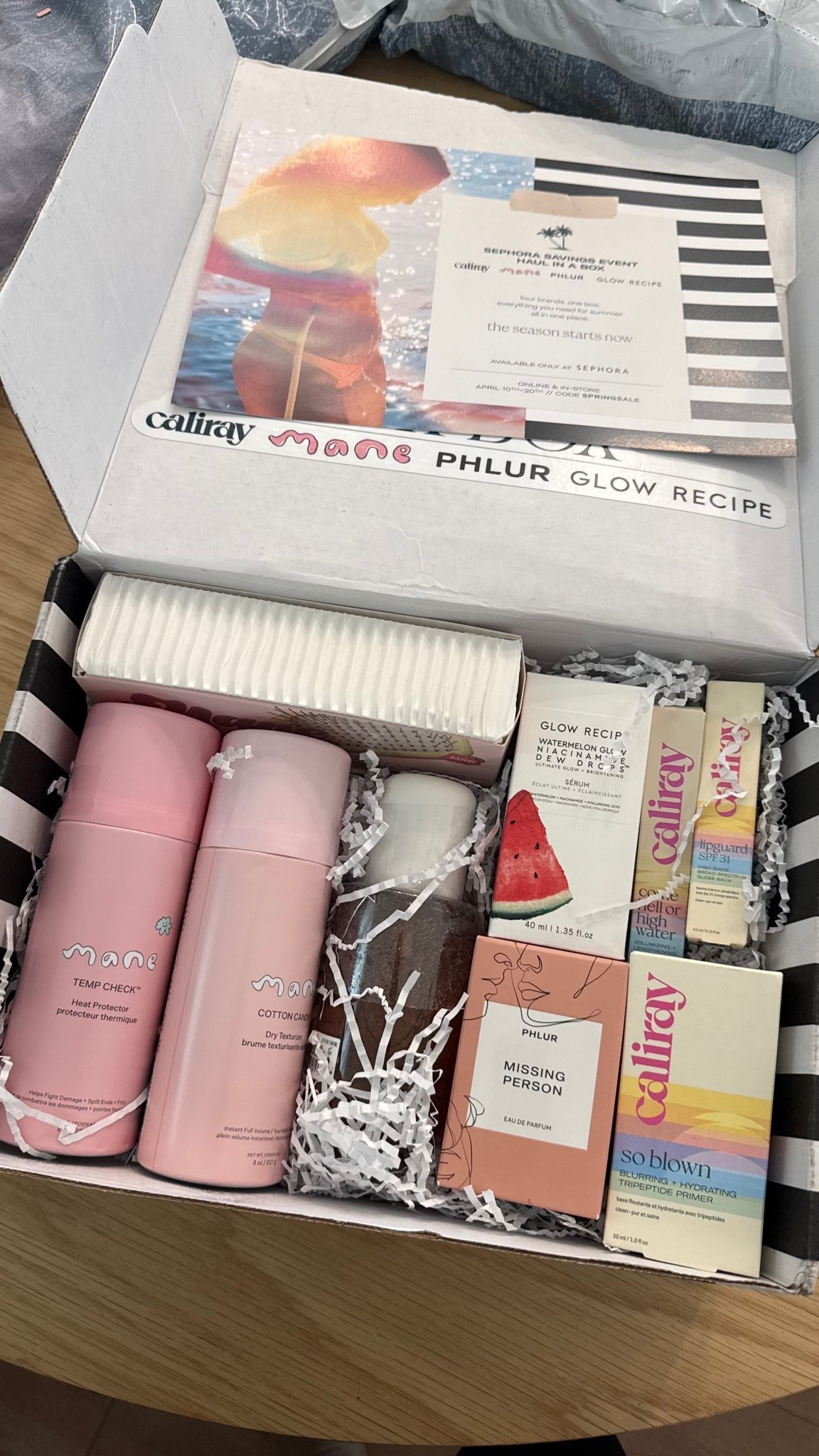 The cutest beauty package just arrived ✨
So many amazing beauty + hair favorites inside and the packaging is everything. Already excited to try these products and add some new obsessions to my routine.

Llegó este beauty package y estoy obsessed 🤎
Demasiados productos lindos para probar y agregar a mi rutina.

Follow me on Instagram and YouTube @kirasfashionfinds

#LTKselfcare #LTKBeauty
